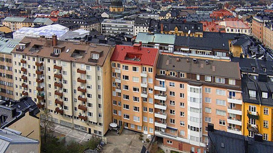 Bilden är några år gammal, sedan 2018 har huset ny färg på fasaden, en ny takvåning och ett nytt svart tak!